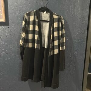 Black buffalo plaid cardigan with pockets